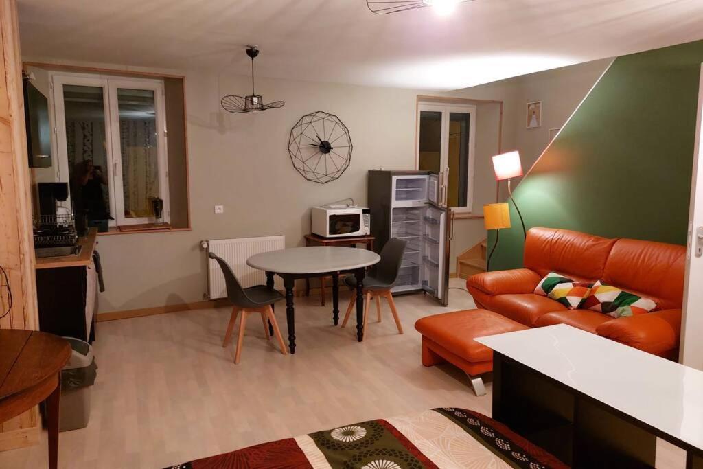 Studio Cosy De 2 A 4 Personnes Au Coeur Du Haut Doubs, Entre Les Lacs, Les Montagnes Et Les Vignobles Apartment Frasne Luaran gambar