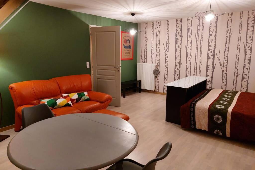 Studio Cosy De 2 A 4 Personnes Au Coeur Du Haut Doubs, Entre Les Lacs, Les Montagnes Et Les Vignobles Apartment Frasne Luaran gambar